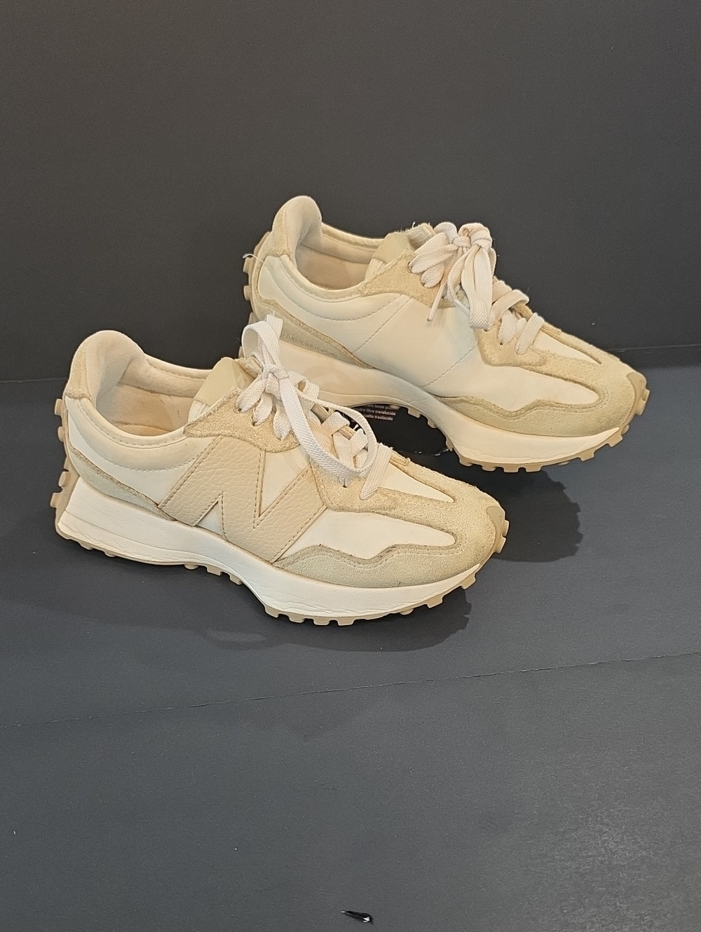New Balance 327 Women's Cream and Beige Lace-Up Platform Sneakers Size 5